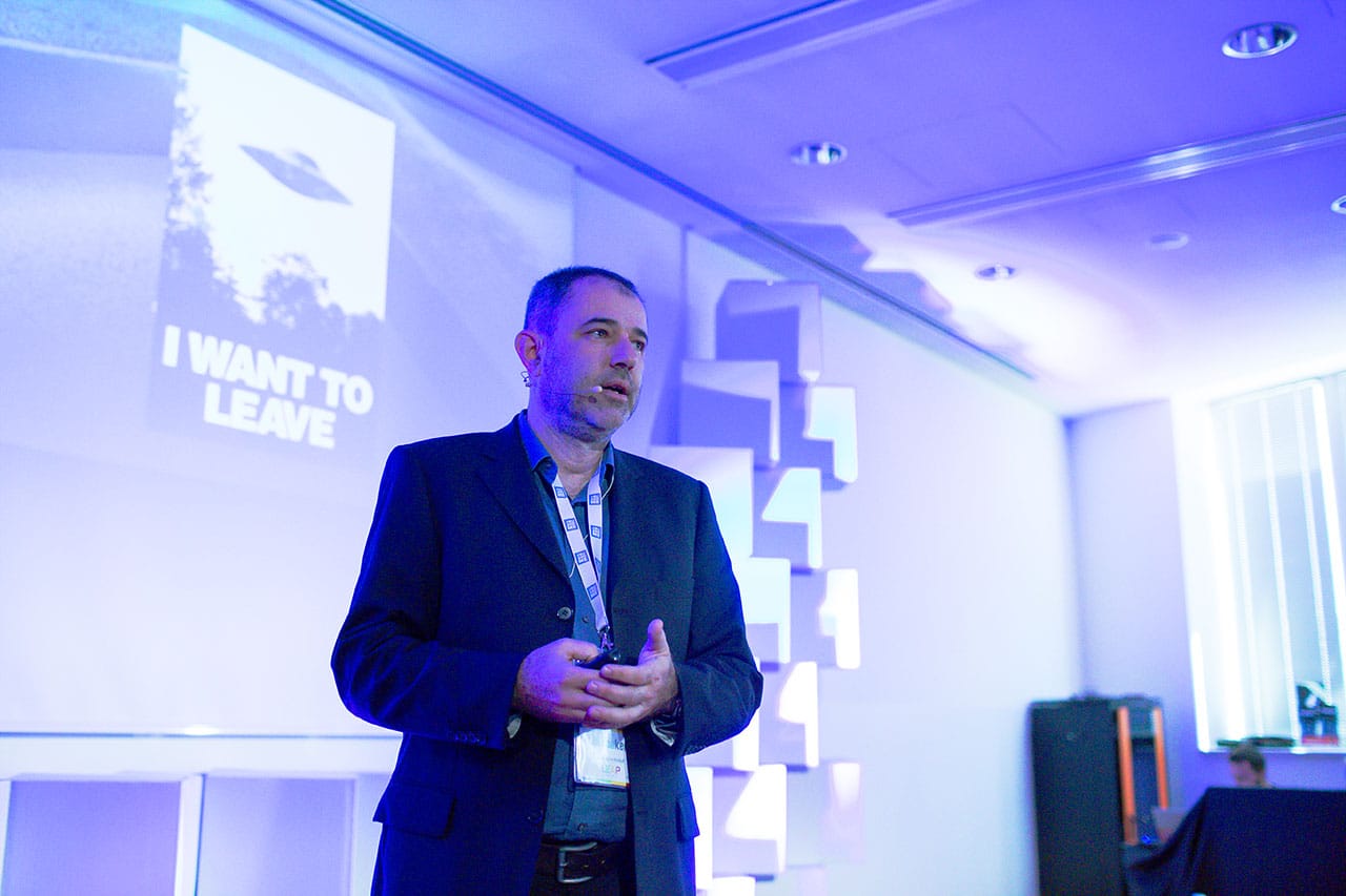 Tomislav Krištof delivering a digital wellbeing workshop